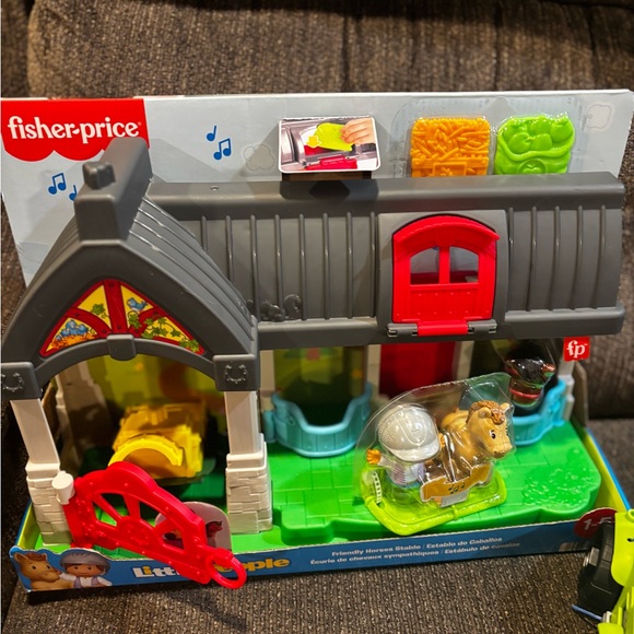 Fisher-Price Little People Farmhouse with Red Door and Green Tractor - Picture 2 of 9